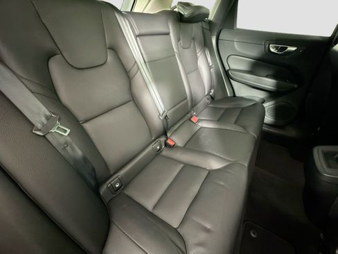 Certified 2022 Volvo XC60 B5 Momentum w/ Advanced Package image 28