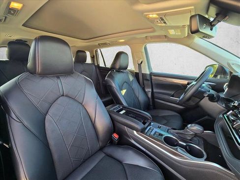 Used 2022 Toyota Highlander Platinum FWD image 20