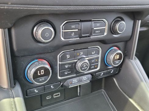 Used 2021 Chevrolet Tahoe Z71 w/ Luxury Package image 18