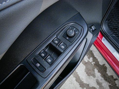 Used 2024 Volkswagen Taos SE w/ Panoramic Sunroof Package image 15