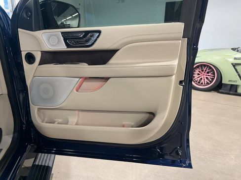 Used 2018 Lincoln Navigator Reserve w/ Technology Package image 46