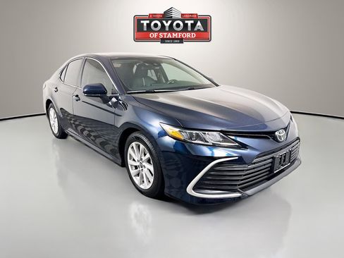 Certified 2021 Toyota Camry LE image 1