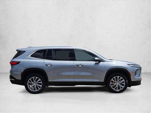 Used 2025 Buick Enclave Preferred FWD image 4