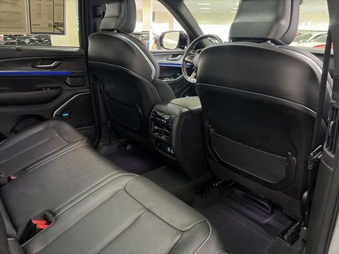 Used 2024 Jeep Grand Cherokee Overland w/ Advanced Protech Group III image 12