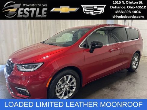 Used 2026 Chrysler Pacifica Limited FWD image 1