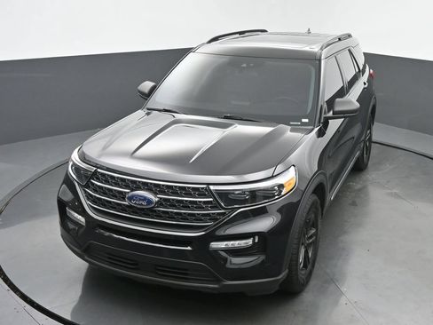 Used 2021 Ford Explorer XLT w/ Equipment Group 202A AWD/4WD image 53