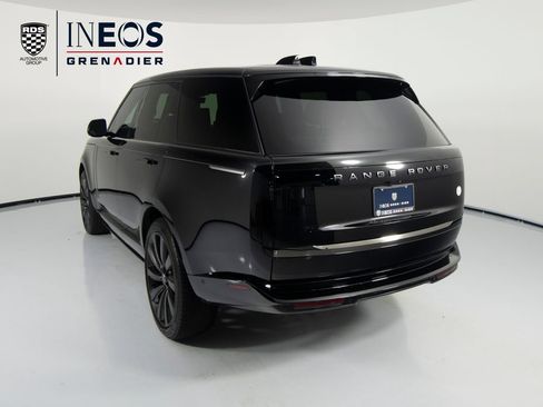 Used 2025 Land Rover Range Rover SV AWD/4WD image 10
