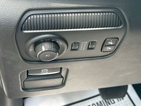 Used 2023 Jeep Wagoneer L Series II AWD/4WD image 11