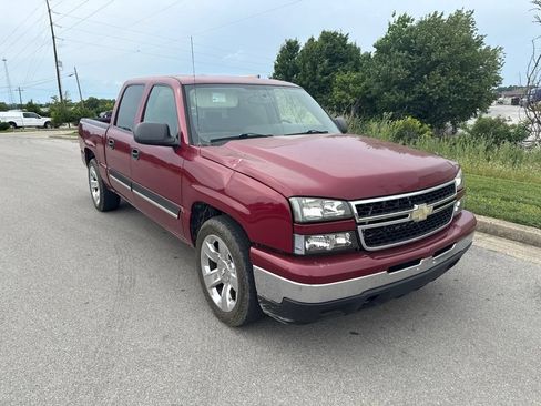 Used 2007 Chevrolet Silverado 1500 LT w/ Crew Cab Value Package RWD image 2