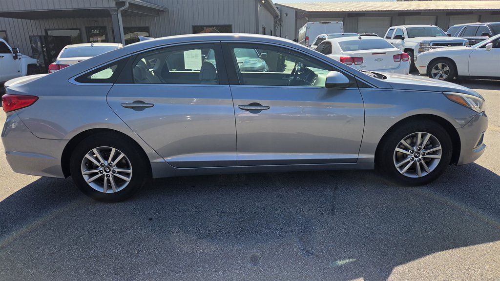 Used 2017 Hyundai Sonata SE FWD image 4