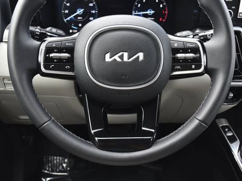 Used 2023 Kia Sorento SX AWD/4WD image 7