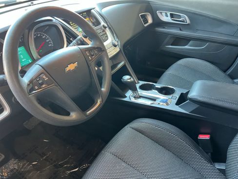 Used 2017 Chevrolet Equinox LS FWD image 12