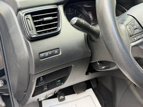 Used 2018 Nissan Rogue Sport S AWD/4WD image 26