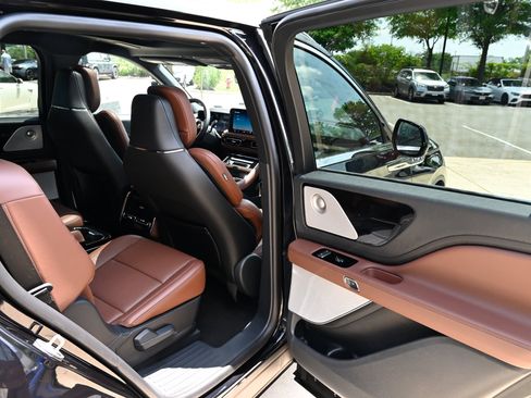 Used 2026 Lincoln Aviator Reserve AWD/4WD image 49