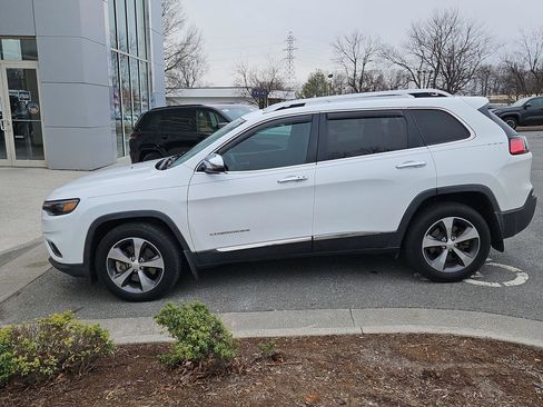 Used 2019 Jeep Cherokee Limited w/ Luxury Group image 3