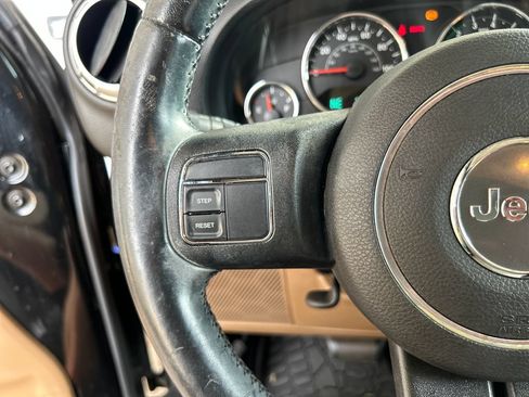 Used 2015 Jeep Wrangler Unlimited Sahara AWD/4WD image 18