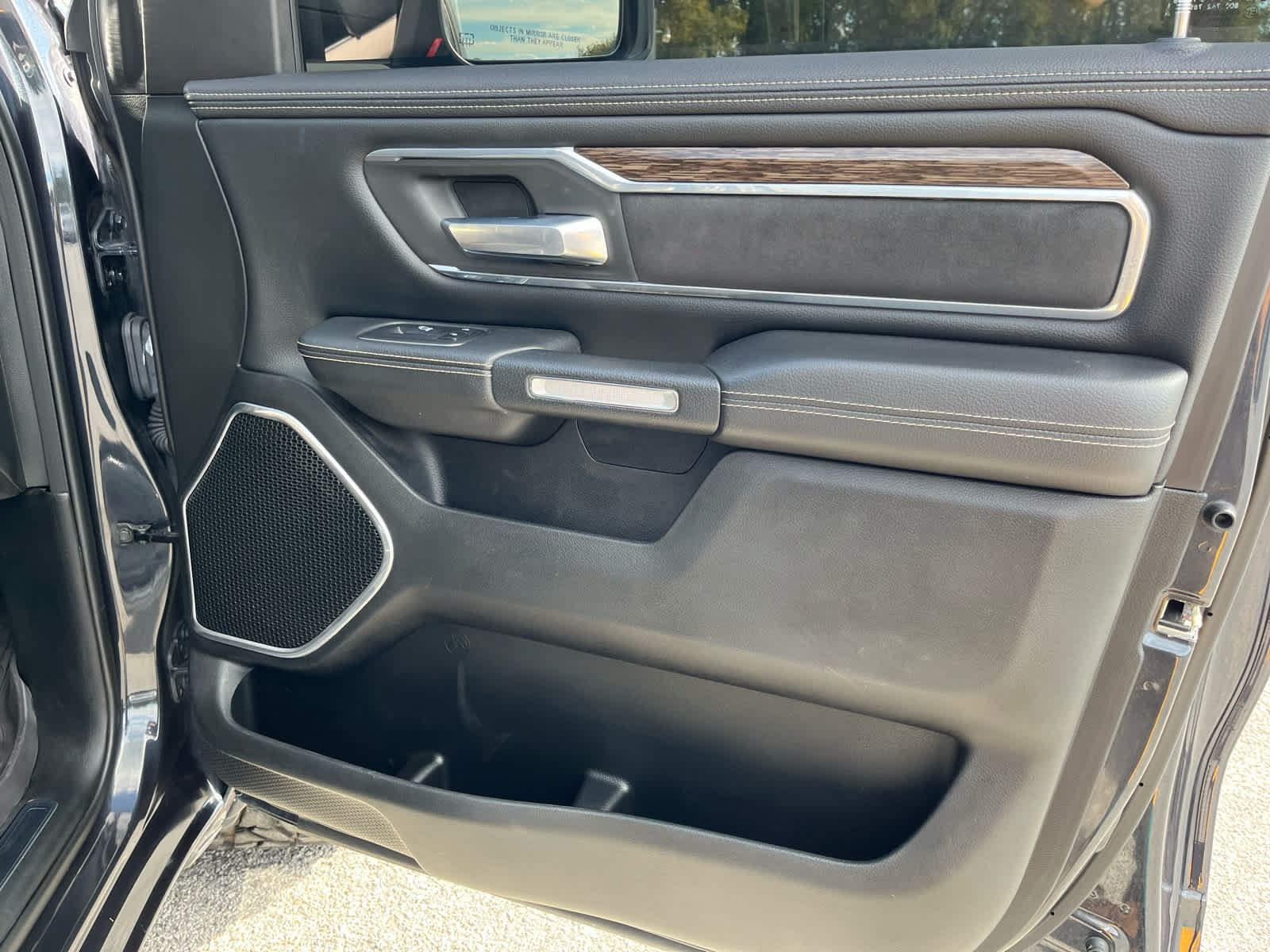Used 2019 RAM 1500 Laramie AWD/4WD image 33