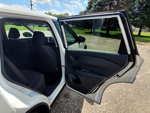 Used 2025 Nissan Rogue S image 16