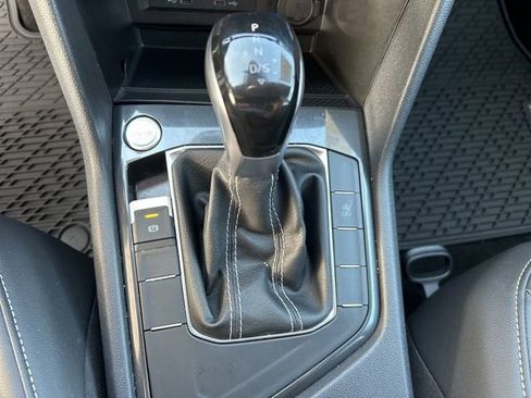 Certified 2024 Volkswagen Tiguan SE image 21