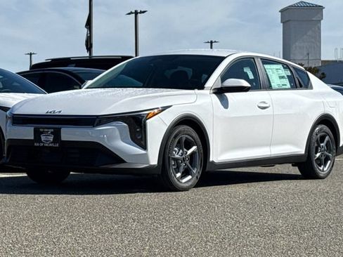 New 2026 Kia K4 FWD image 8