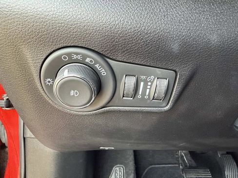 Used 2022 Jeep Compass Limited image 30