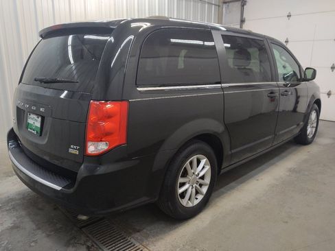 Used 2019 Dodge Grand Caravan SXT FWD image 10