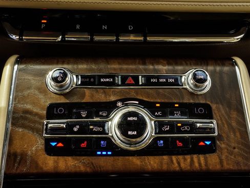 Used 2020 Lincoln Aviator Reserve w/ Equipment Group 202A AWD/4WD image 23