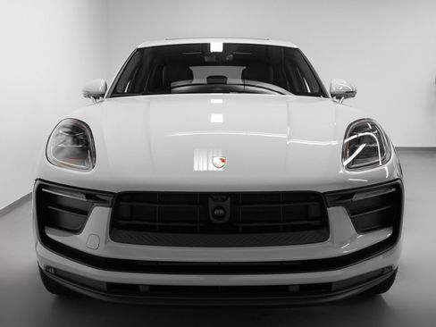 New 2026 Porsche Macan image 8