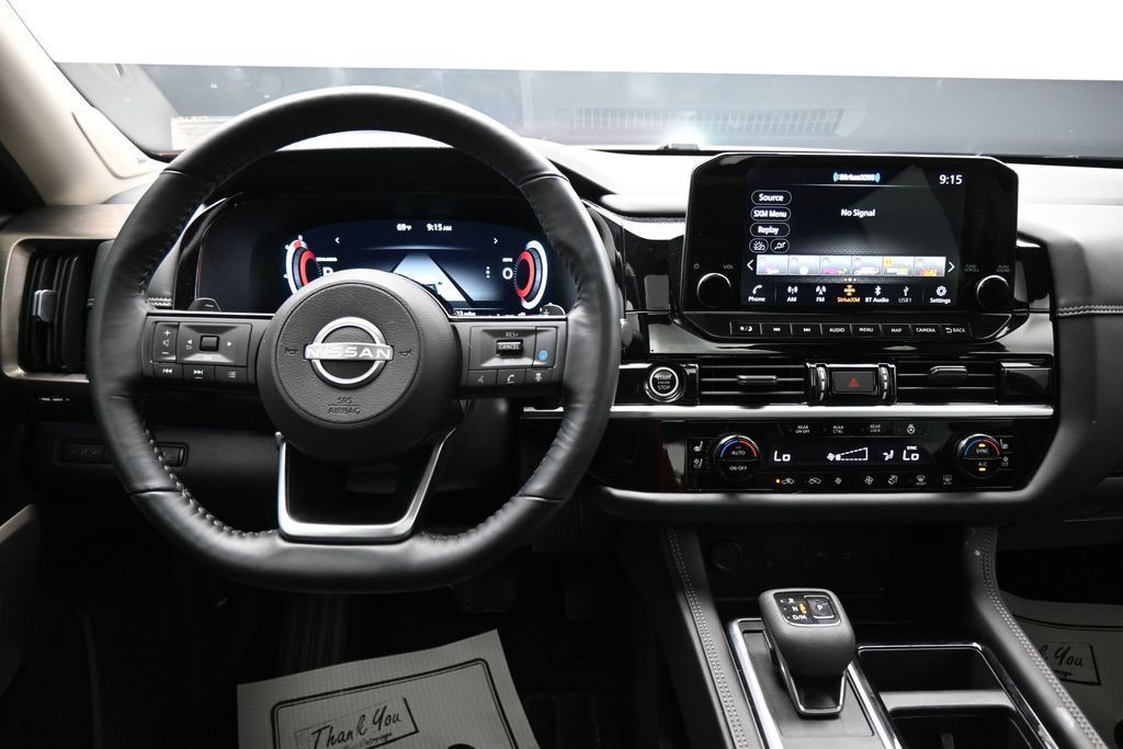 Used 2024 Nissan Pathfinder Platinum AWD/4WD image 15