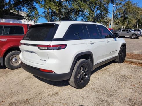 Used 2024 Jeep Grand Cherokee Limited w/ Black Appearance Package image 7