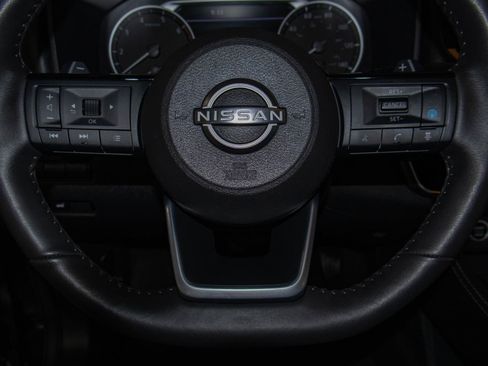 Used 2023 Nissan Rogue SL w/ SL Premium Package image 12