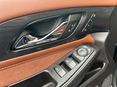 Used 2019 Chevrolet Traverse High Country w/ LPO, 'HIT The Road' Package AWD/4WD image 20