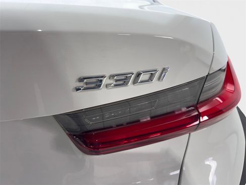 Used 2019 BMW 330i Sedan w/ Driving Assistance Package image 23
