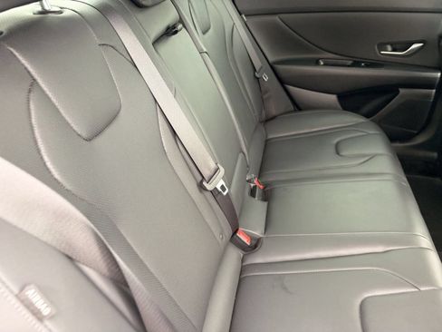 Used 2025 Hyundai Elantra Limited FWD image 12