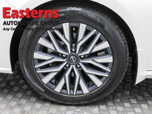 Used 2024 Nissan Altima 2.5 SV w/ SV Premium Package image 32