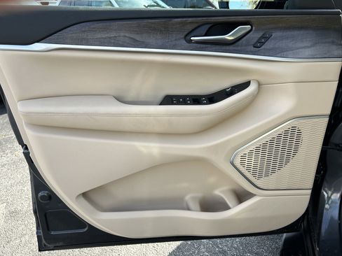 New 2025 Jeep Grand Cherokee Limited w/ Black Appearance Package image 12