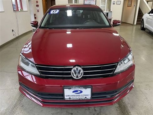 Used 2017 Volkswagen Jetta SE image 2