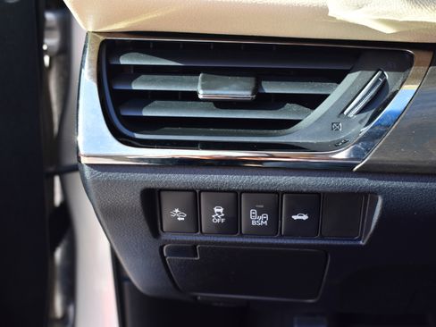 Used 2018 Toyota Avalon XLE Premium image 16