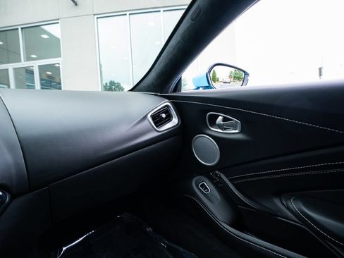 Used 2019 Aston Martin V8 Vantage Coupe RWD image 40
