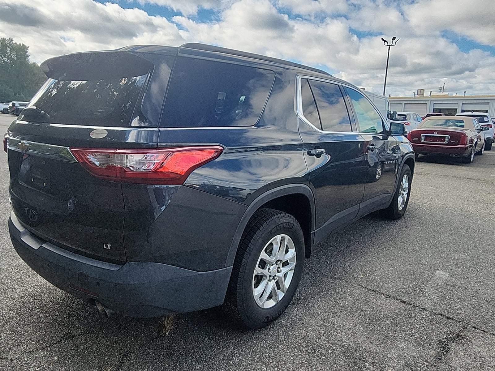 Used 2019 Chevrolet Traverse LT FWD image 5