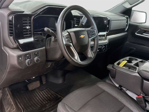 Used 2024 Chevrolet Silverado 1500 LT AWD/4WD image 7