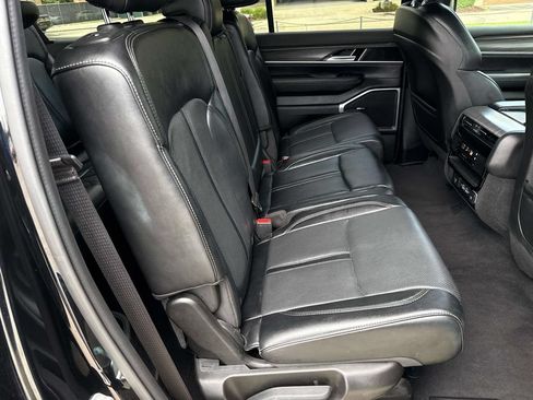 Used 2024 Jeep Wagoneer L Series III w/ Flexible Seating Group AWD/4WD image 9