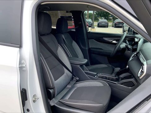Used 2024 Chevrolet TrailBlazer LT FWD image 9