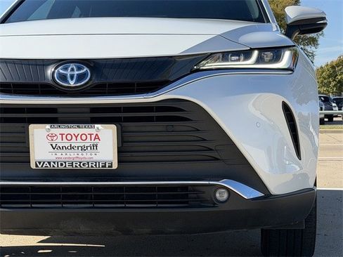 Certified 2024 Toyota Venza XLE image 9