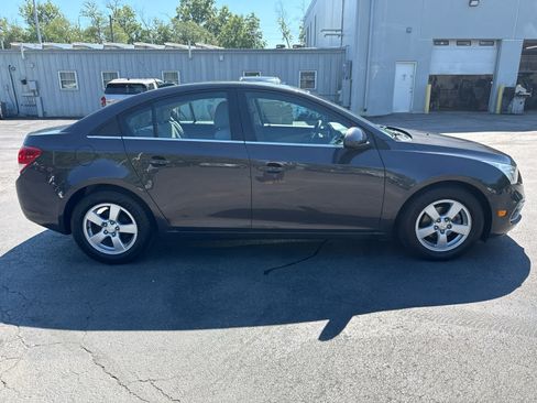 Used 2015 Chevrolet Cruze LT FWD image 2