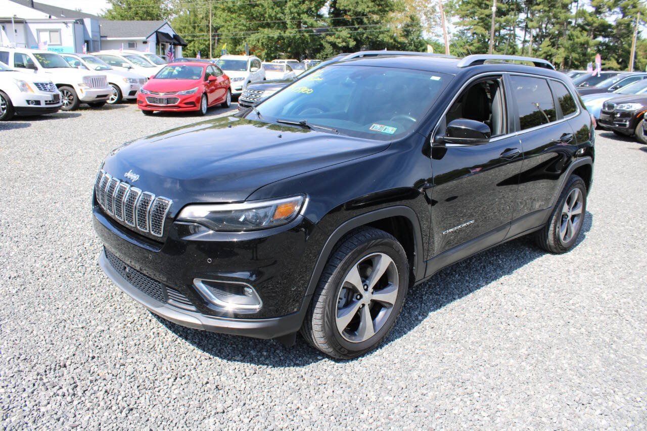 Used 2019 Jeep Cherokee Limited w/ Luxury Group AWD/4WD image 2