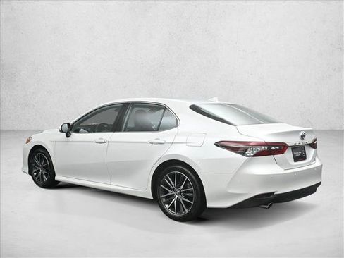 Used 2022 Toyota Camry XLE w/ Navigation Upgrade Package FWD image 6