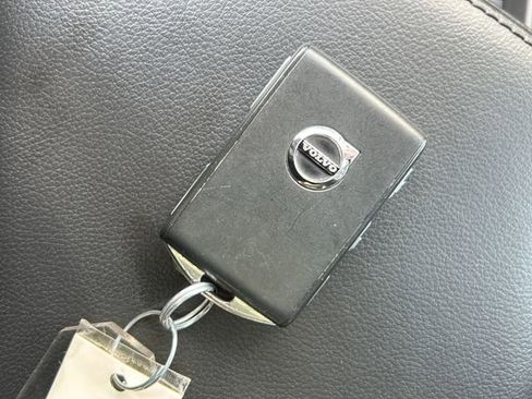 Used 2023 Volvo XC60 B5 Core image 25