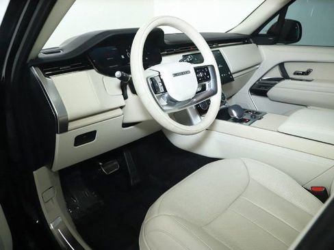Used 2023 Land Rover Range Rover Long Wheelbase SE image 16