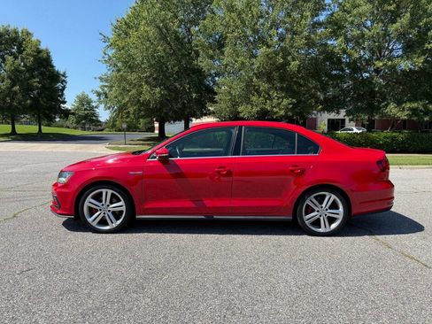 Used 2017 Volkswagen Jetta GLI image 3